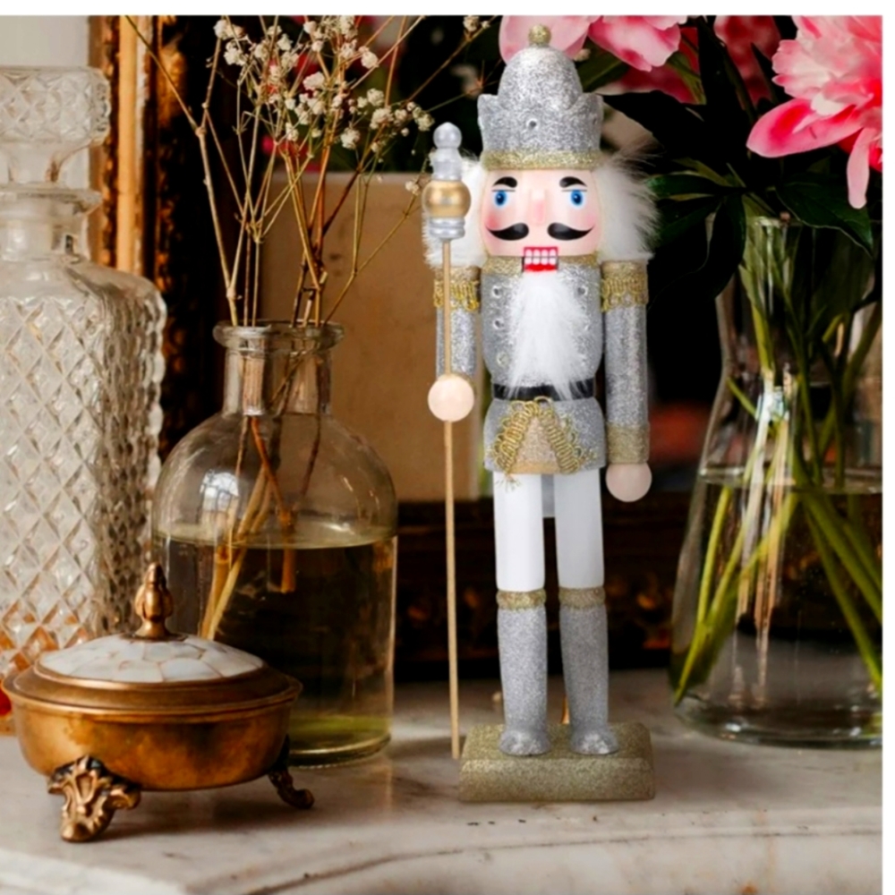 NEW SILVER GOLD WHITE CLASSIC COLLECTIBLE CHRISTMAS 🎄 NUTCRACKER Figurine 🌟